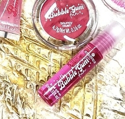 ESSENCE -  it’s Bubble Gum Fun lip oil roll-on - OLEJ NA RTY